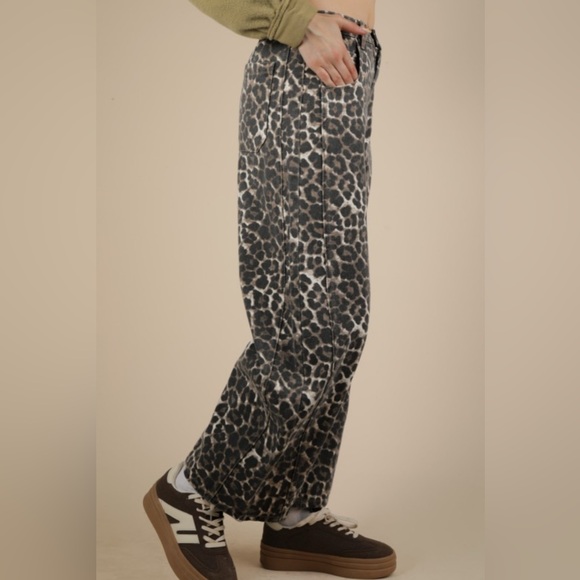 Very J Leopard Print Wide Leg Jeans - Picture 4 of 5